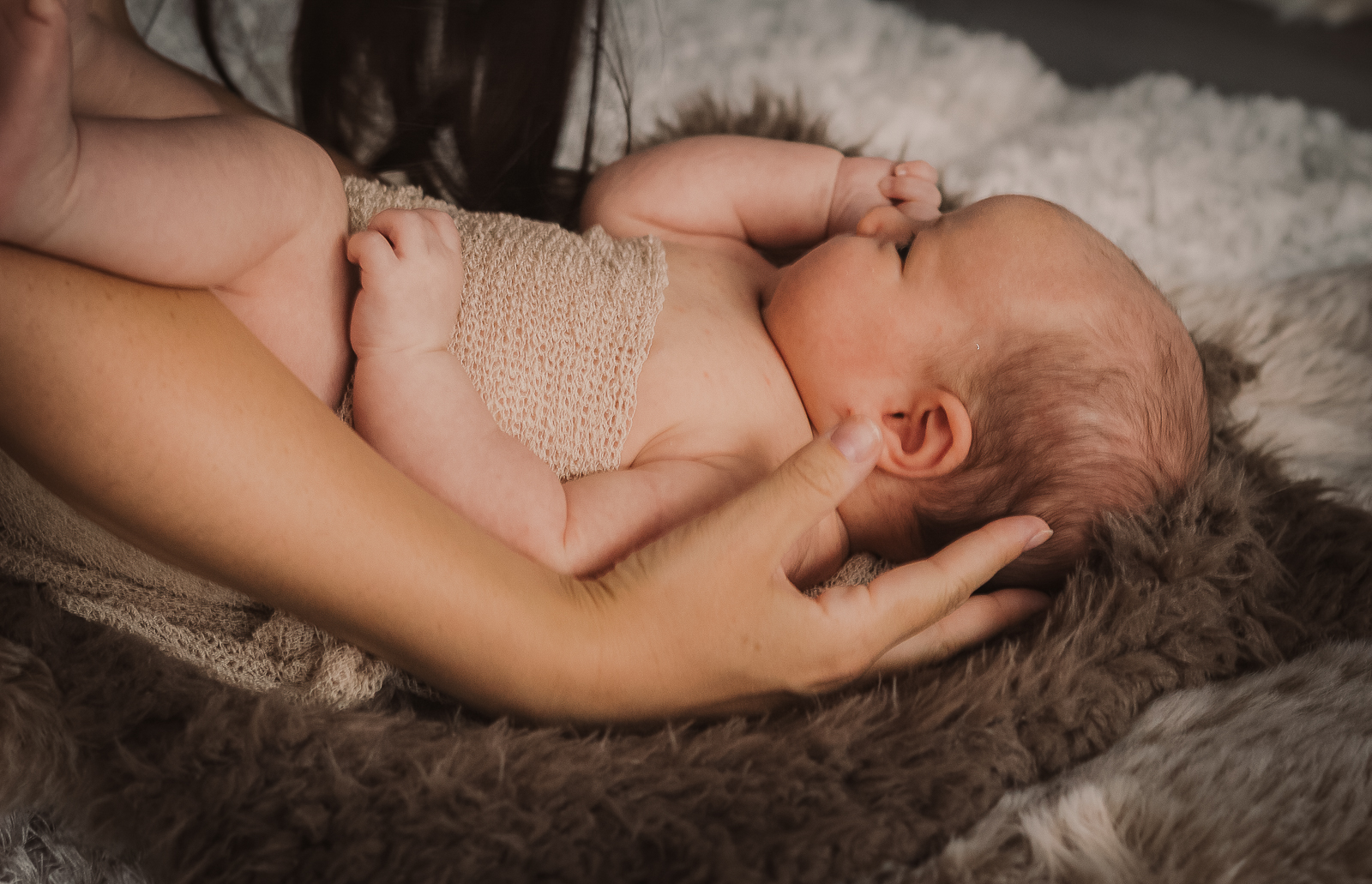 Newbornshooting in Ansbach – liebevolle Neugeborenenfotografie