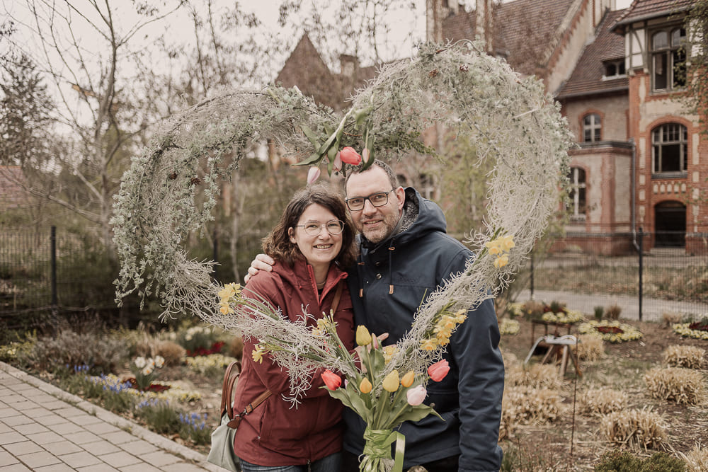 Familienfotografin Ansbach bei natürlichem Paarshooting im Grünen